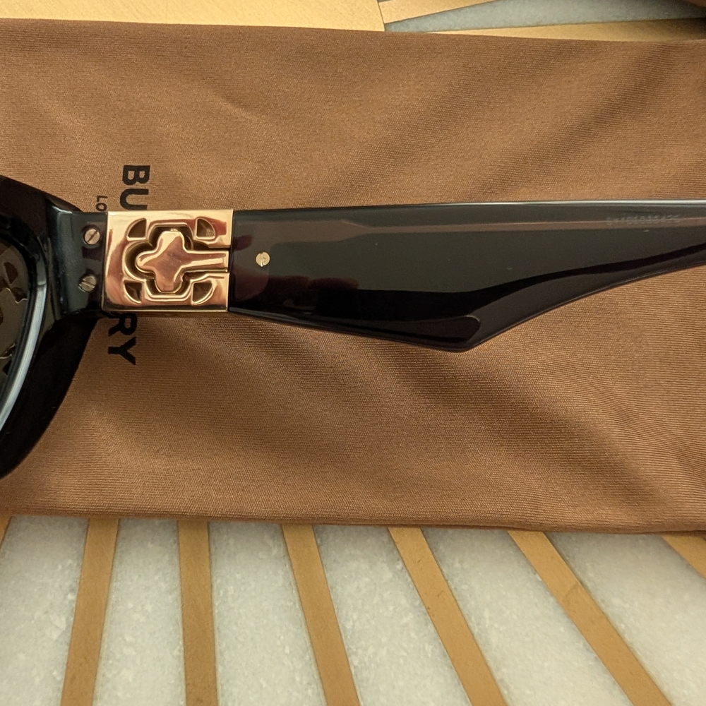 NIB Burberry Black Cat-Eye Sunglasses - Picture 7 of 15